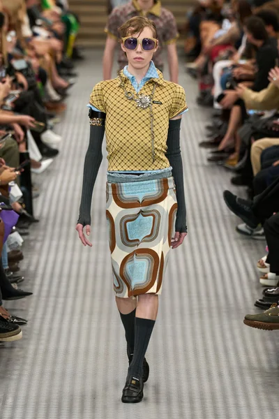 Look 32